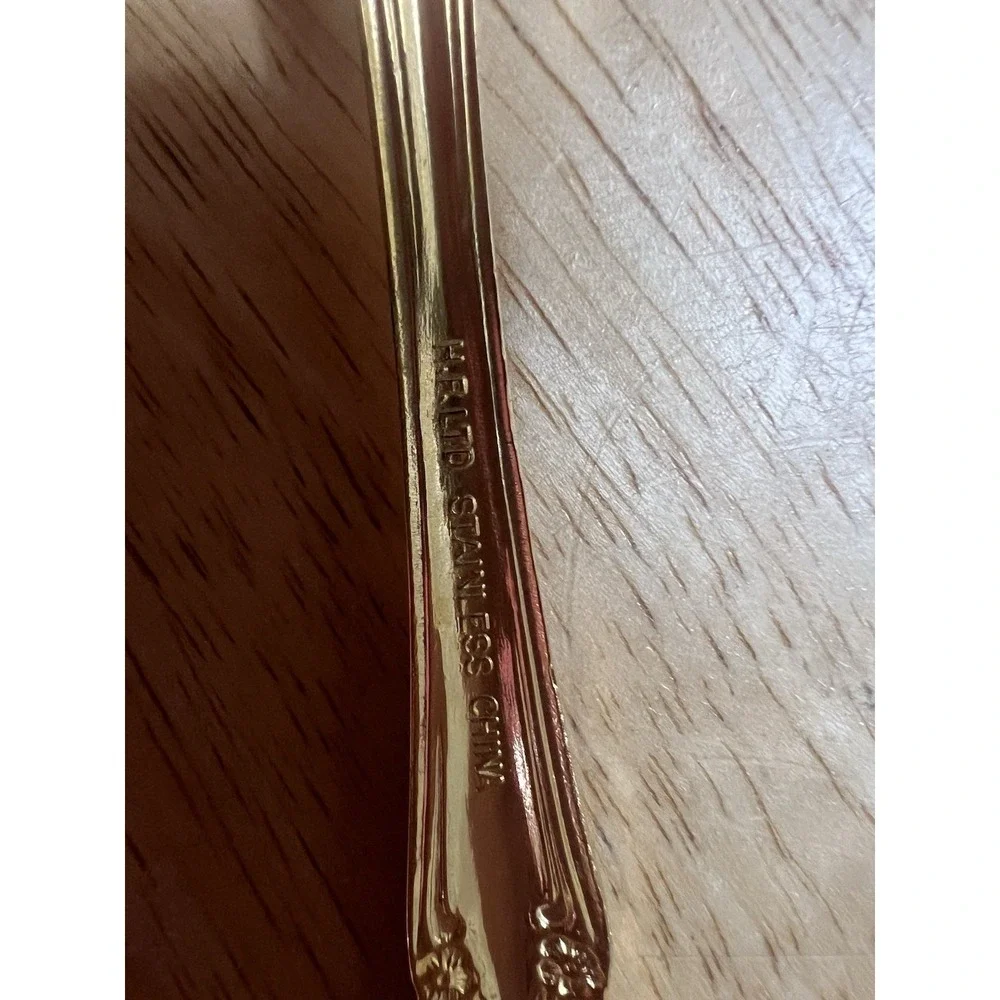 Hampton Forge Pierced Rose‎ Versailles Gold Flatware Service for 4- 20 Piece Set